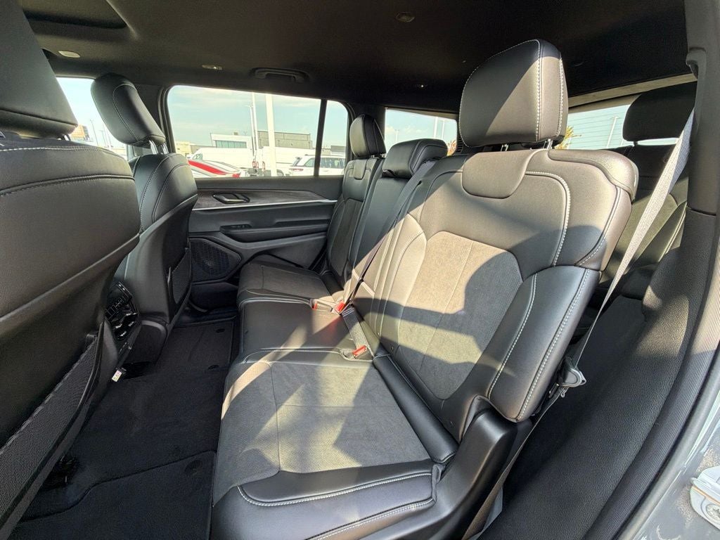 2027 Jeep Grand Cherokee L Laredo Altitude