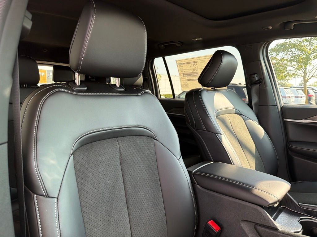 2027 Jeep Grand Cherokee L Laredo Altitude