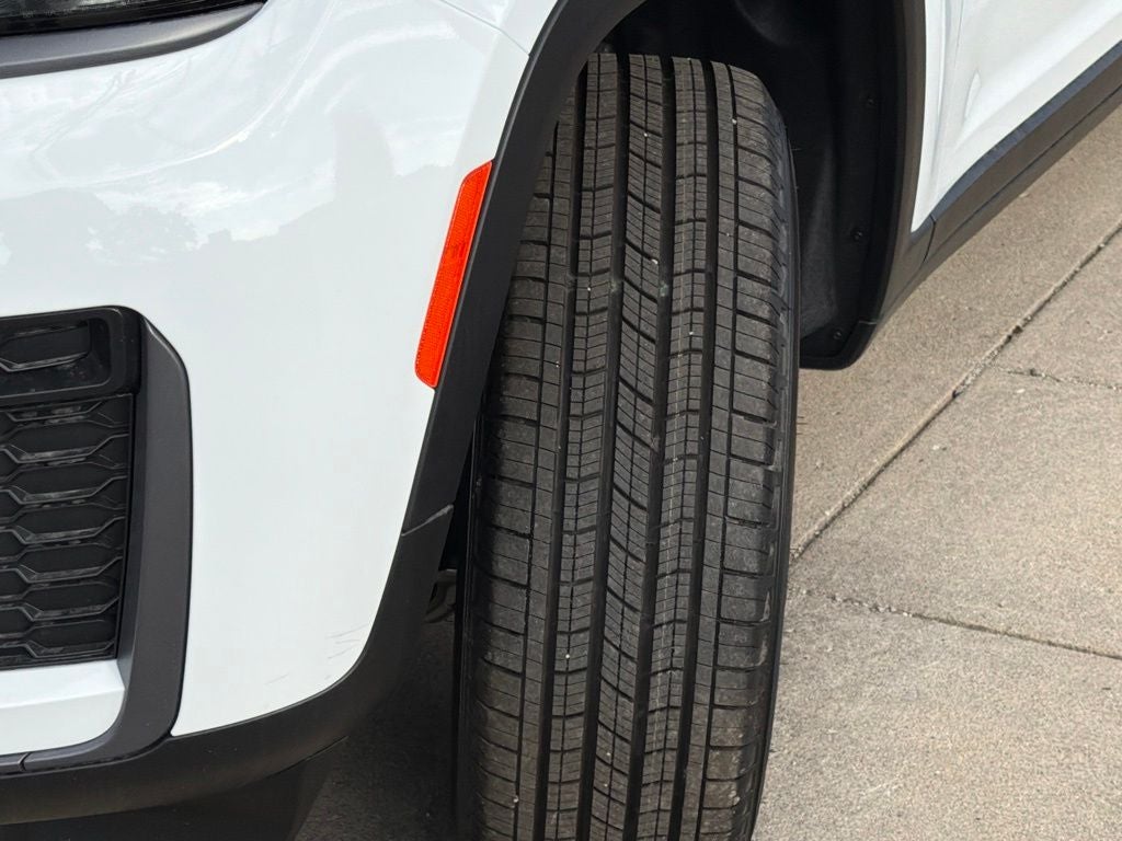 2027 Jeep Grand Cherokee L Laredo Altitude