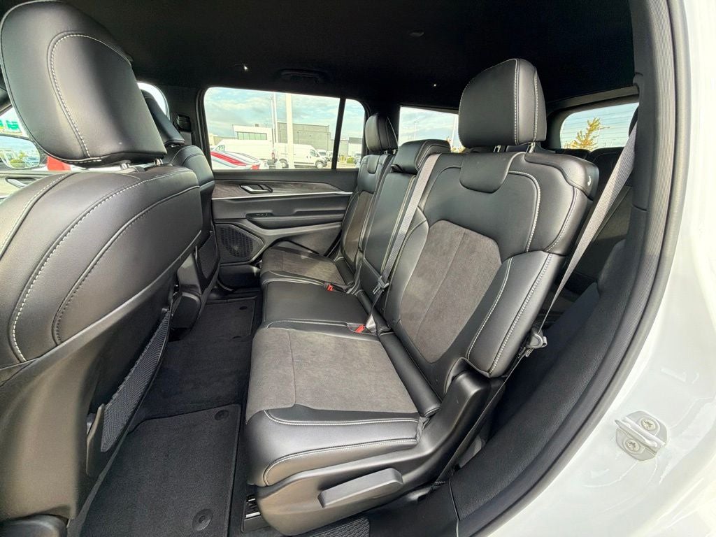 2027 Jeep Grand Cherokee L Laredo Altitude