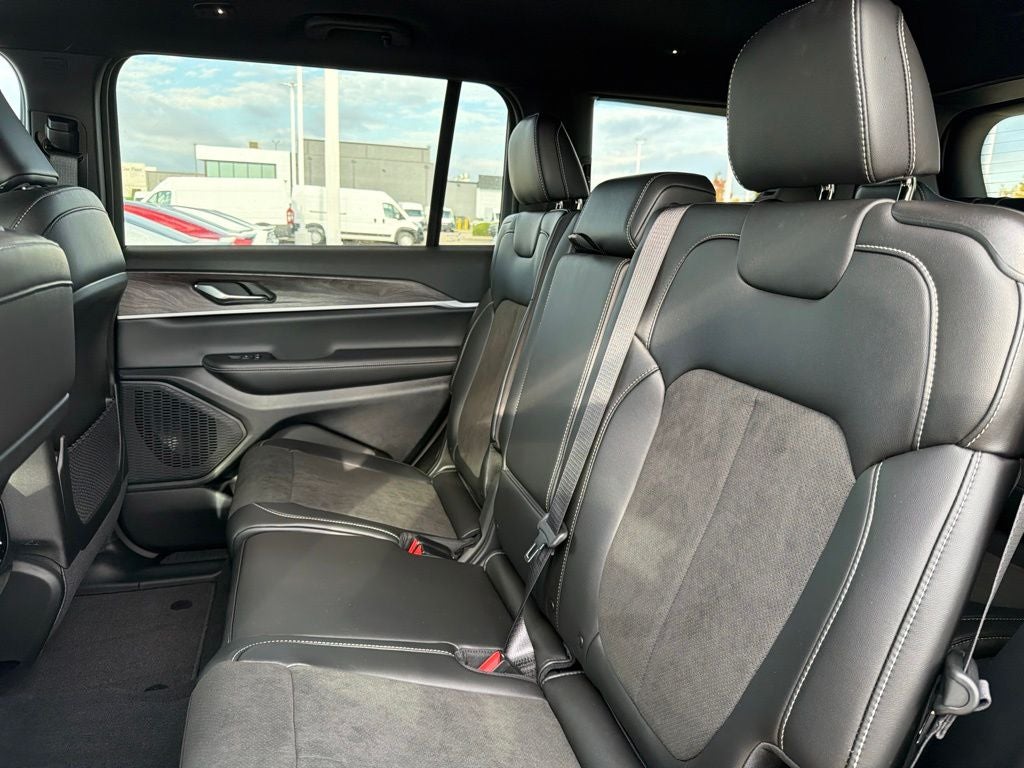 2027 Jeep Grand Cherokee L Laredo Altitude