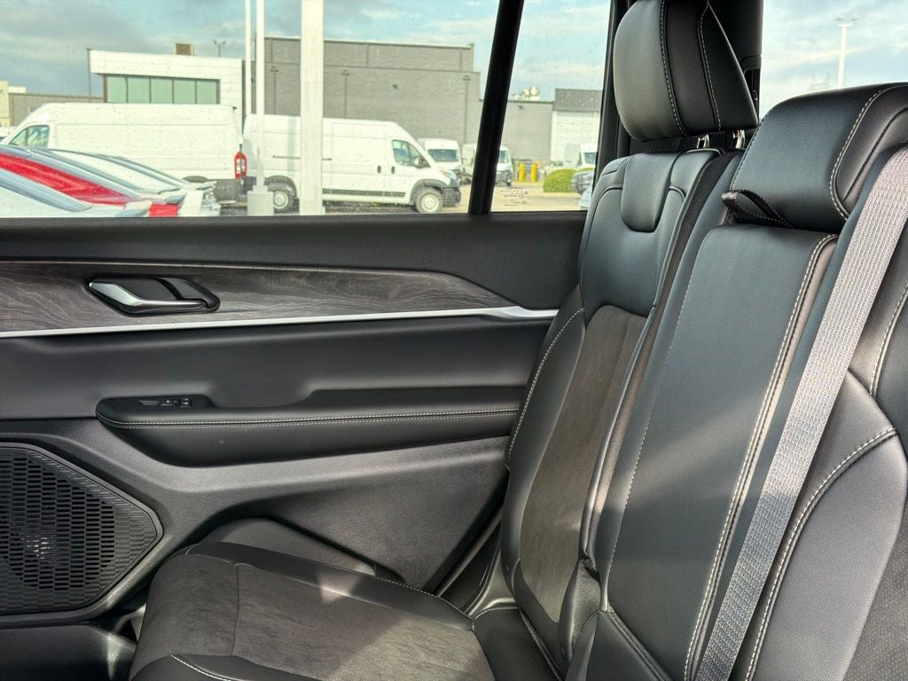 2027 Jeep Grand Cherokee L Laredo Altitude