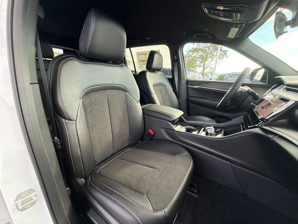 2027 Jeep Grand Cherokee L Laredo Altitude