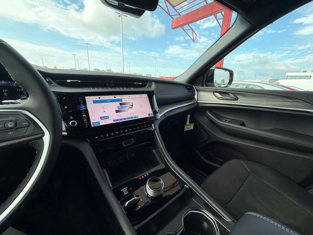 2027 Jeep Grand Cherokee L Laredo Altitude