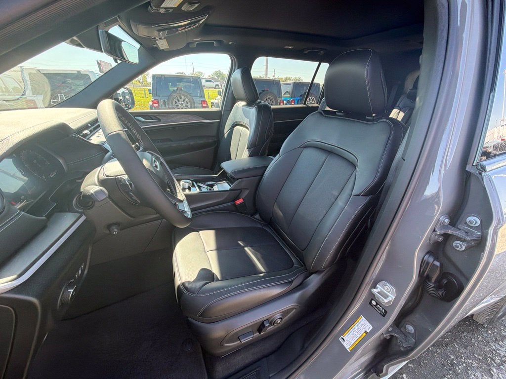 2027 Jeep Grand Cherokee L Limited Reserve