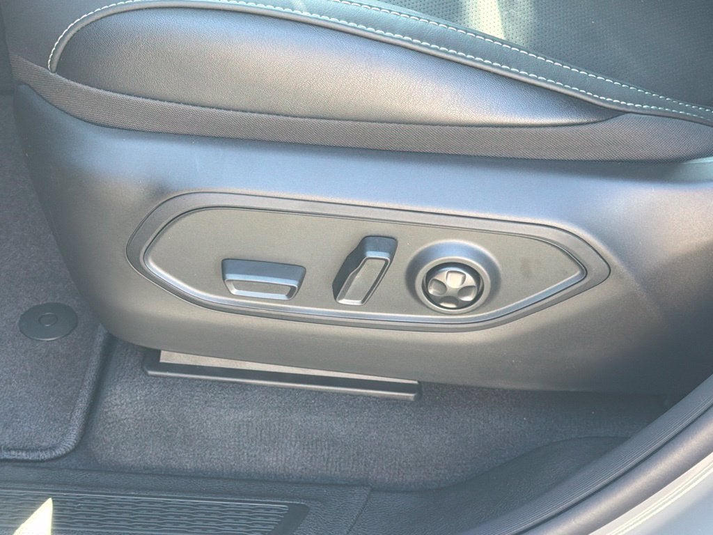 2027 Jeep Grand Cherokee L Limited Reserve