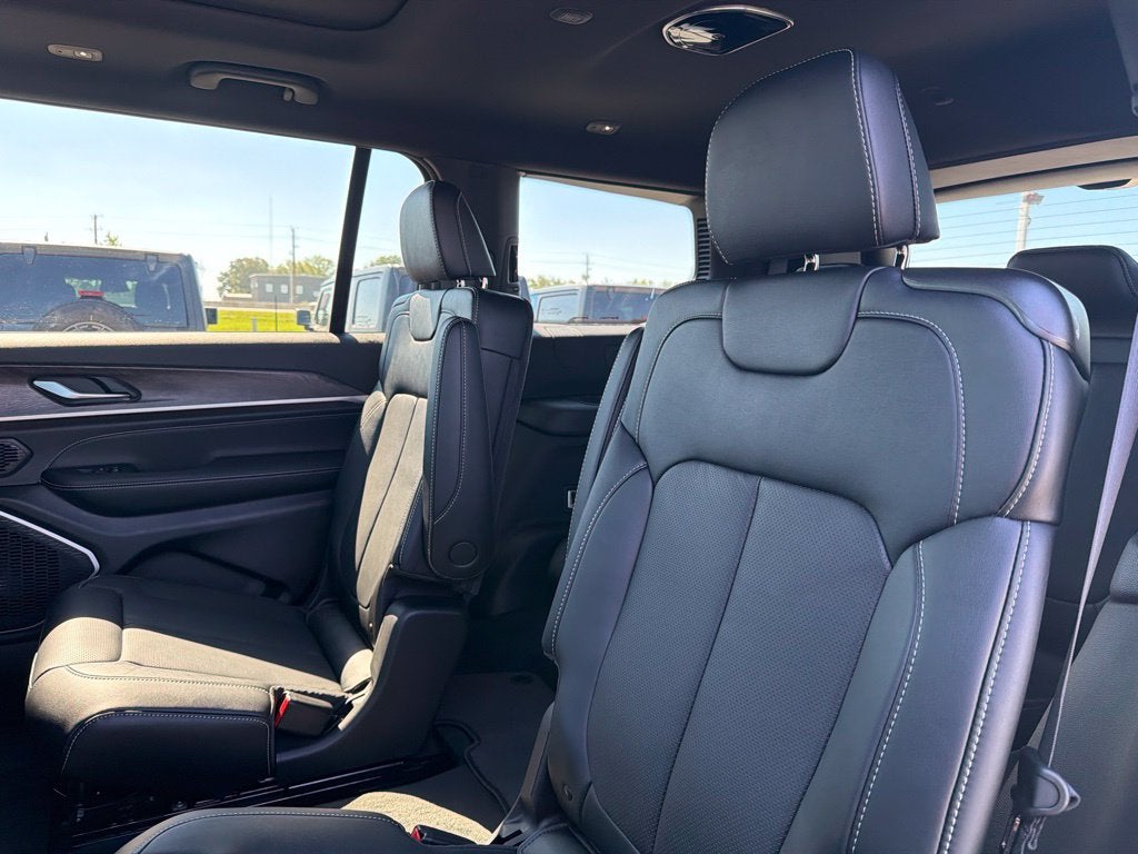2027 Jeep Grand Cherokee L Limited Reserve