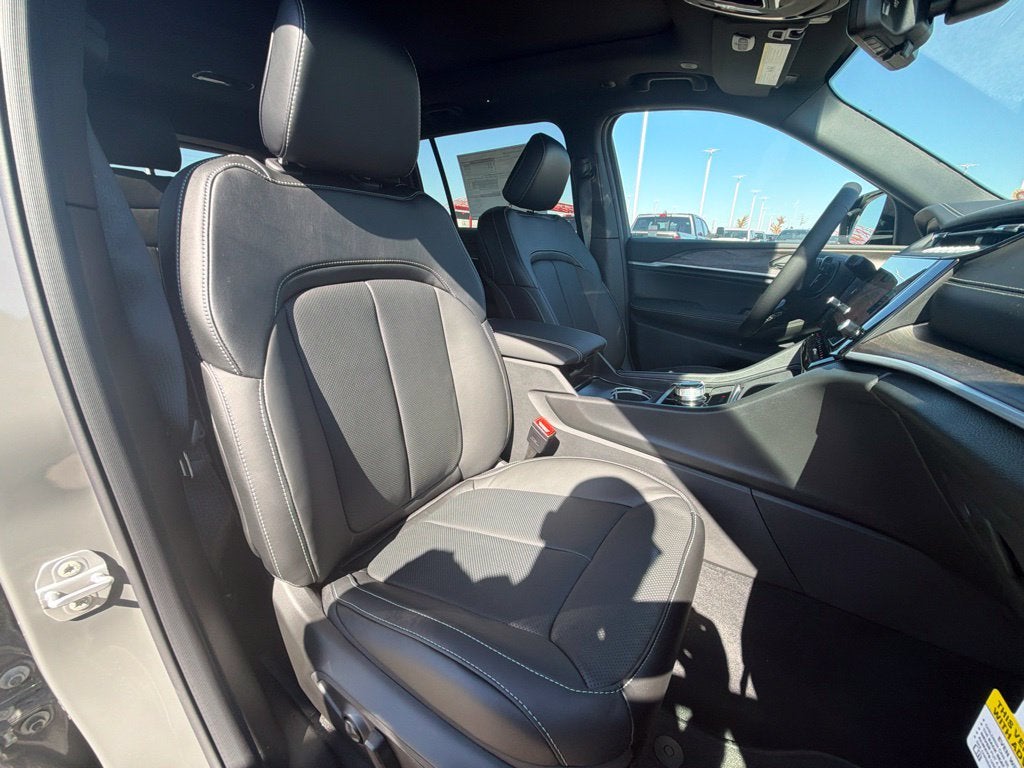 2027 Jeep Grand Cherokee L Limited Reserve