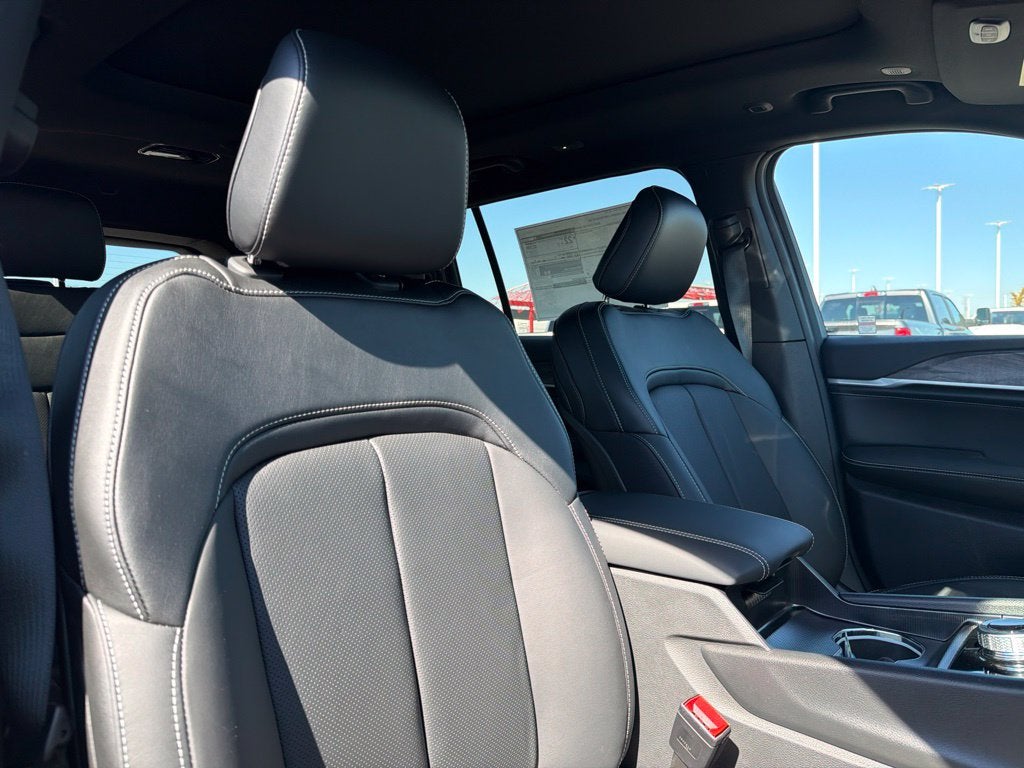 2027 Jeep Grand Cherokee L Limited Reserve