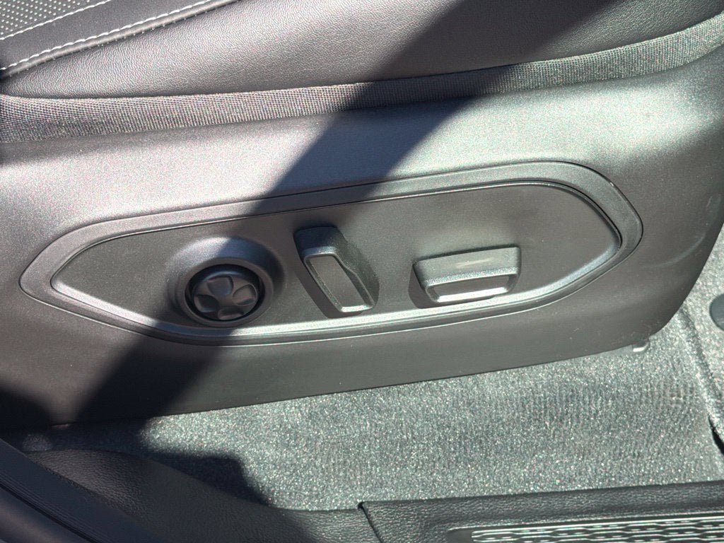 2027 Jeep Grand Cherokee L Limited Reserve