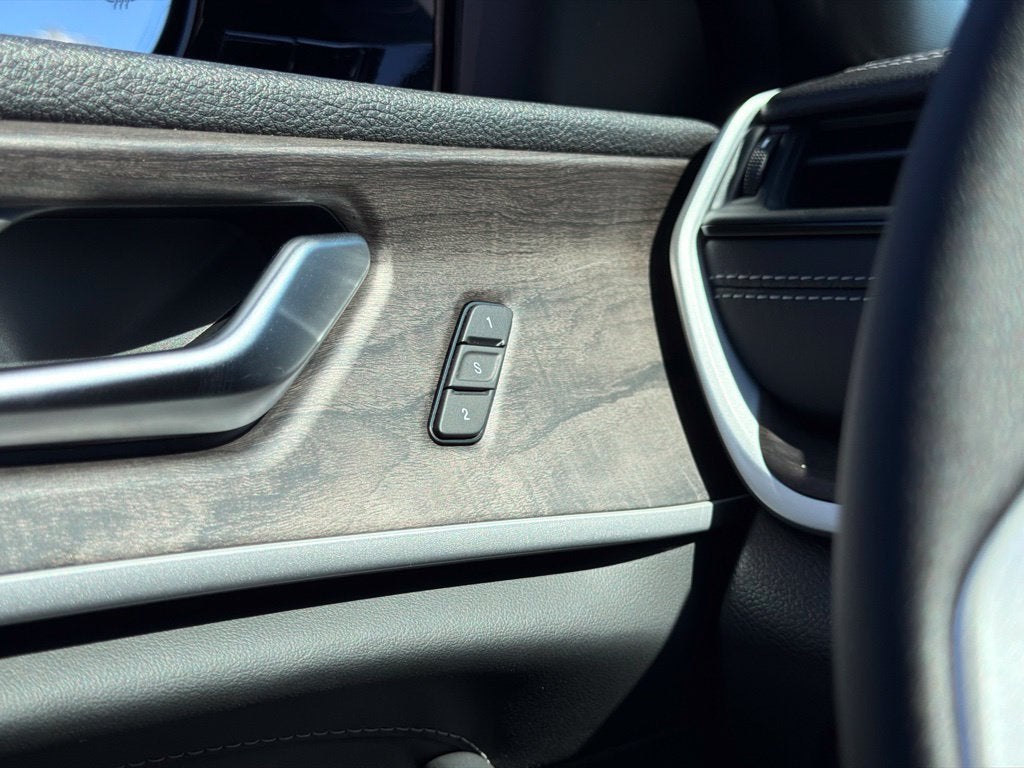 2027 Jeep Grand Cherokee L Limited Reserve