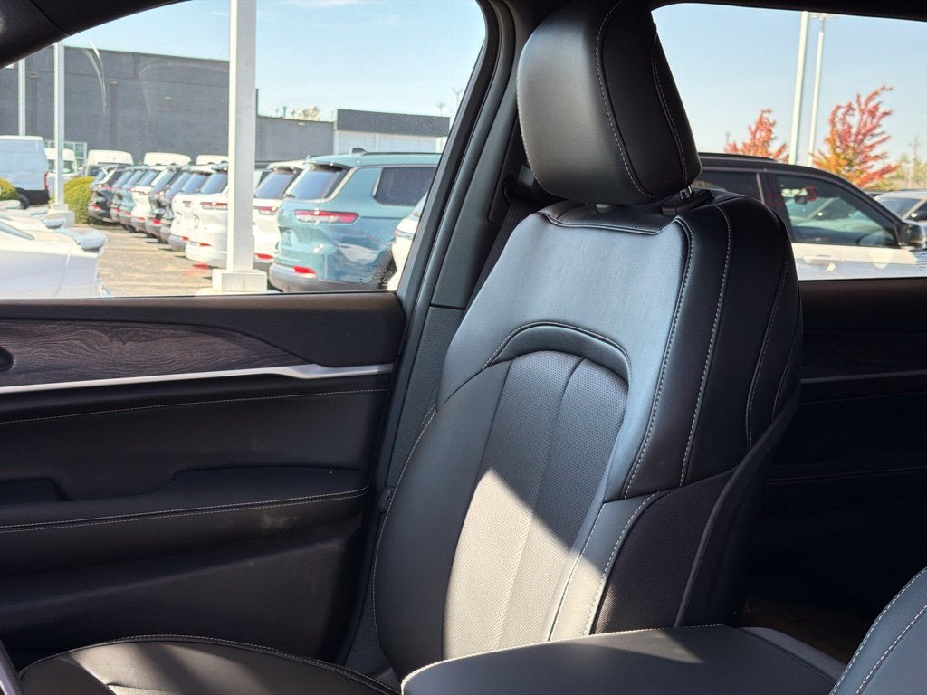 2027 Jeep Grand Cherokee L Limited Reserve