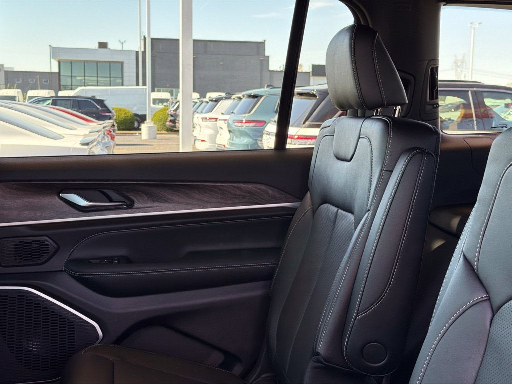 2027 Jeep Grand Cherokee L Limited Reserve