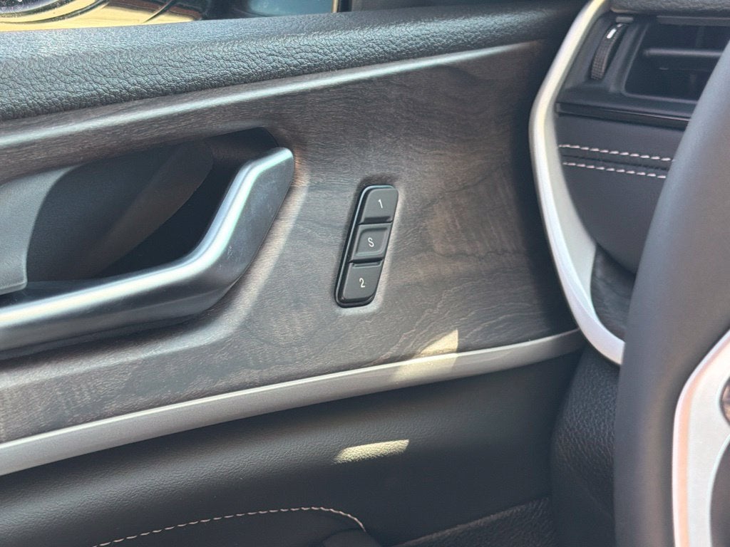 2027 Jeep Grand Cherokee L Limited Reserve