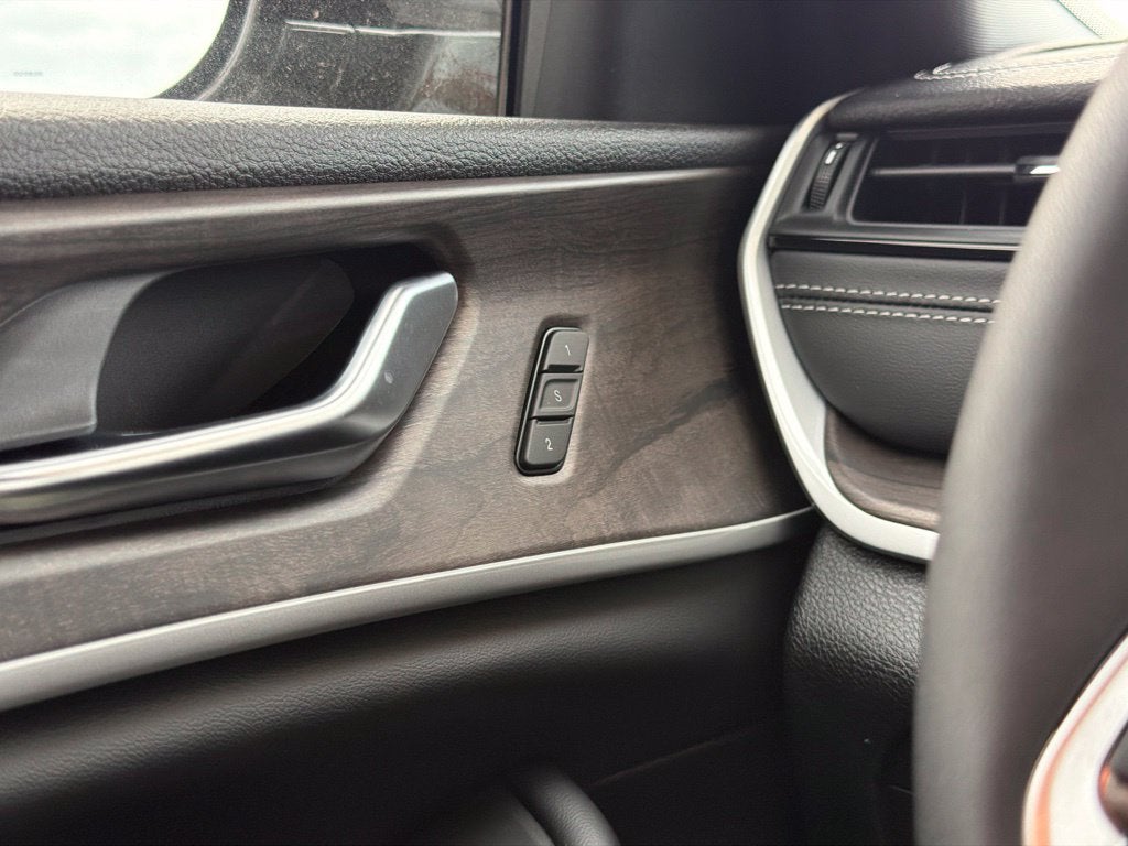 2027 Jeep Grand Cherokee L Limited