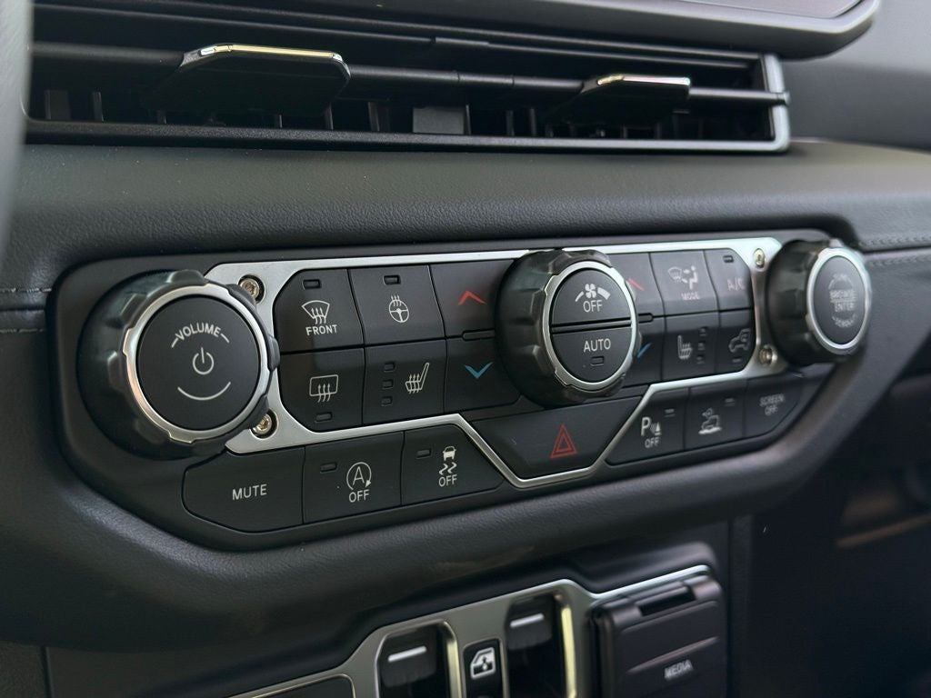 2026 Jeep Gladiator Sahara