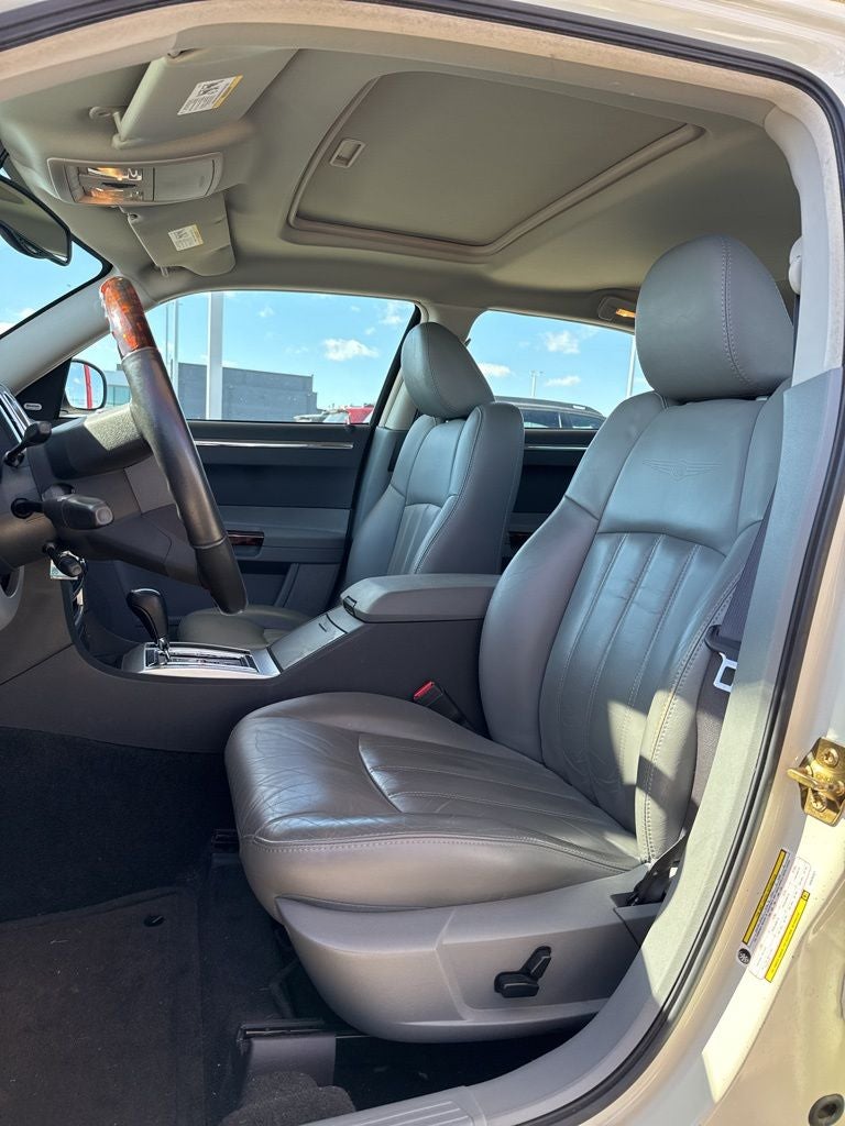 2005 Chrysler 300C Base