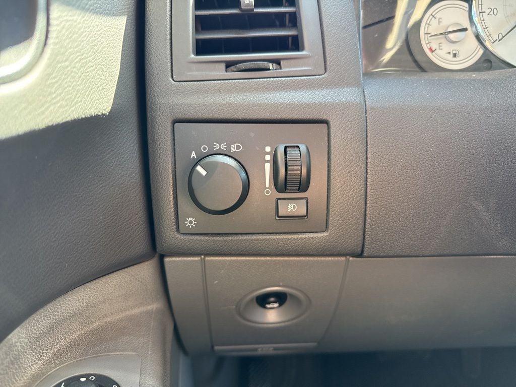 2005 Chrysler 300C Base
