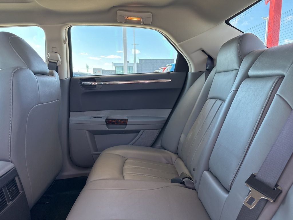 2005 Chrysler 300C Base