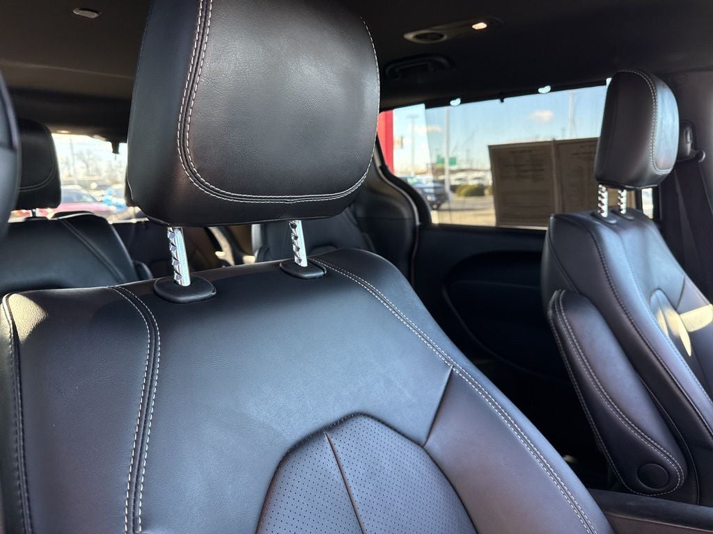 2025 Chrysler Pacifica Select