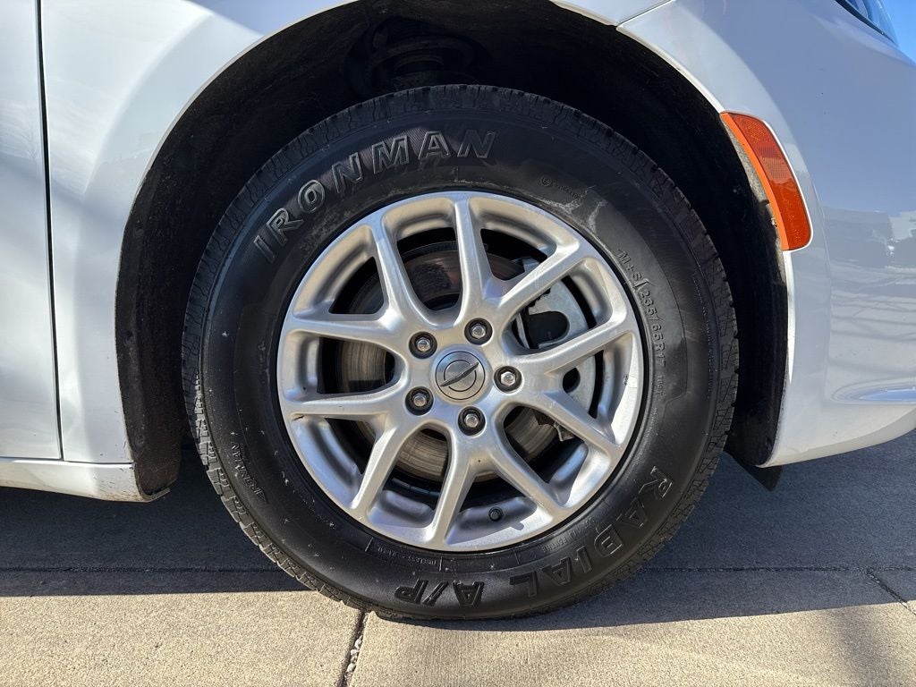 2025 Chrysler Pacifica Select