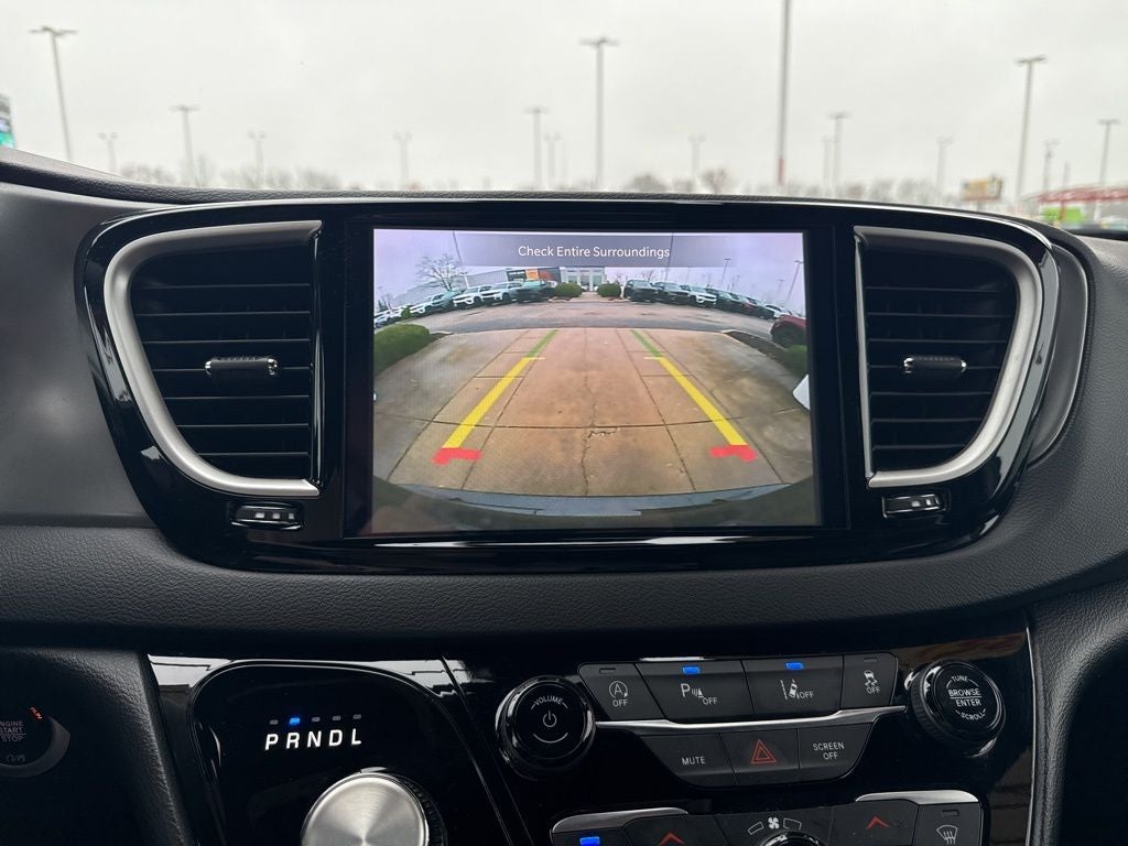 2025 Chrysler Pacifica Select