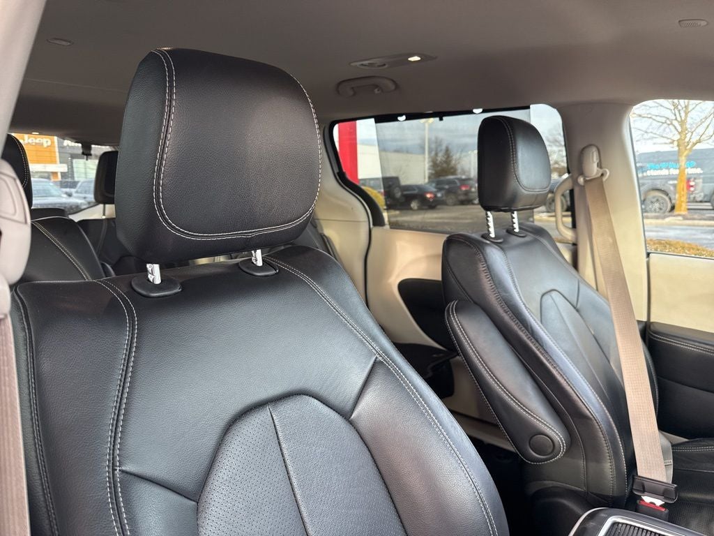 2022 Chrysler Pacifica Touring L