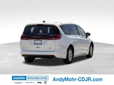 2027 Chrysler Pacifica Select