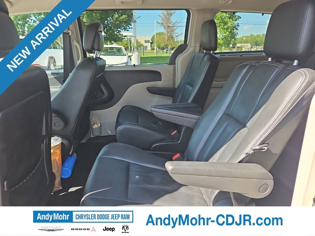 2016 Chrysler Town & Country Touring