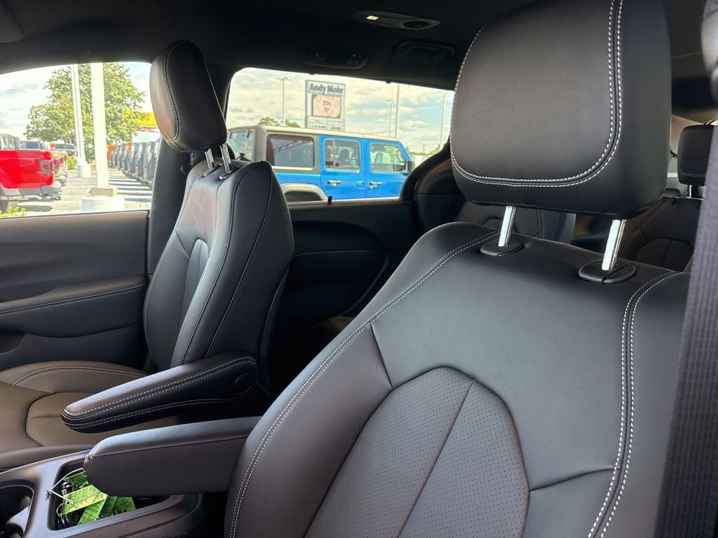 2026 Chrysler Voyager LX