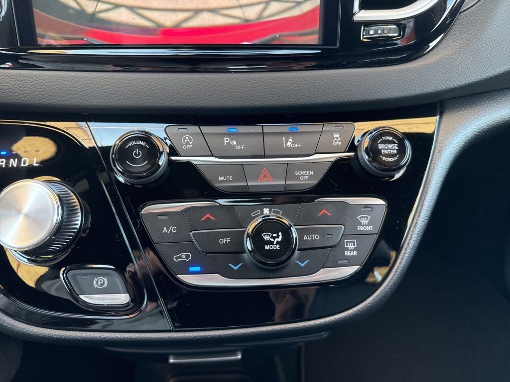 2026 Chrysler Voyager LX