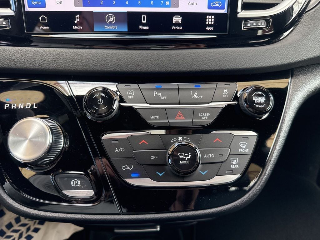 2026 Chrysler Voyager LX