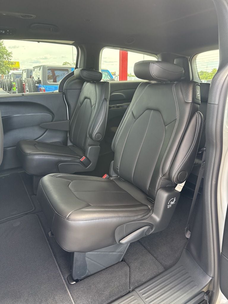 2026 Chrysler Voyager LX