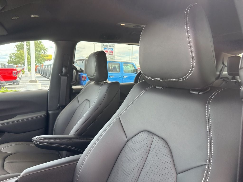 2026 Chrysler Voyager LX