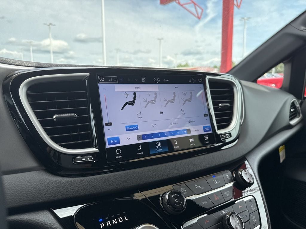 2026 Chrysler Voyager LX