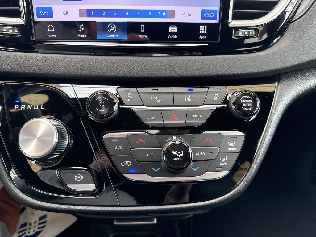 2026 Chrysler Voyager LX