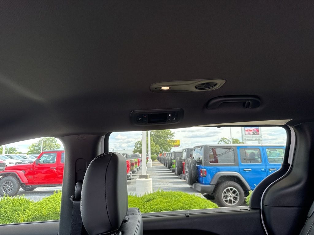 2026 Chrysler Voyager LX