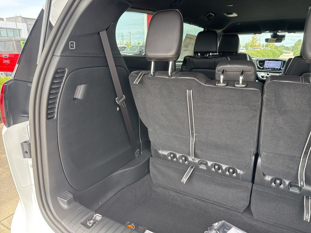 2026 Chrysler Voyager LX