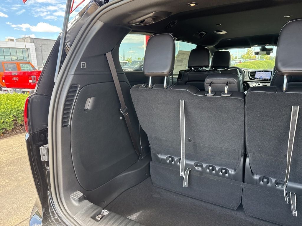 2026 Chrysler Voyager LX