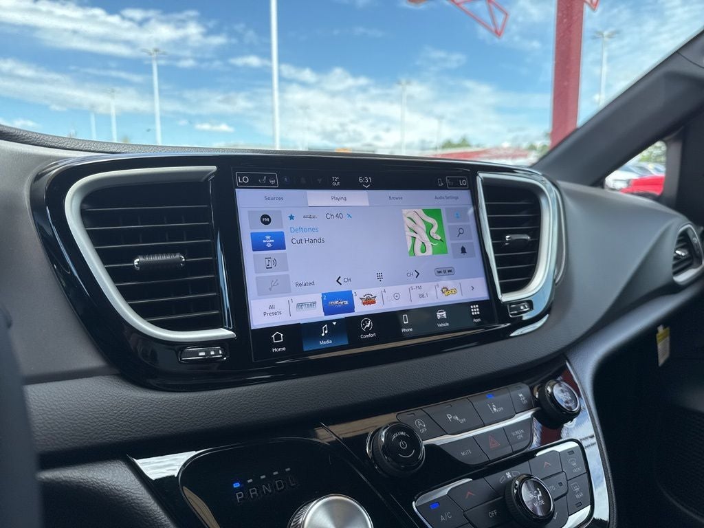 2026 Chrysler Voyager LX