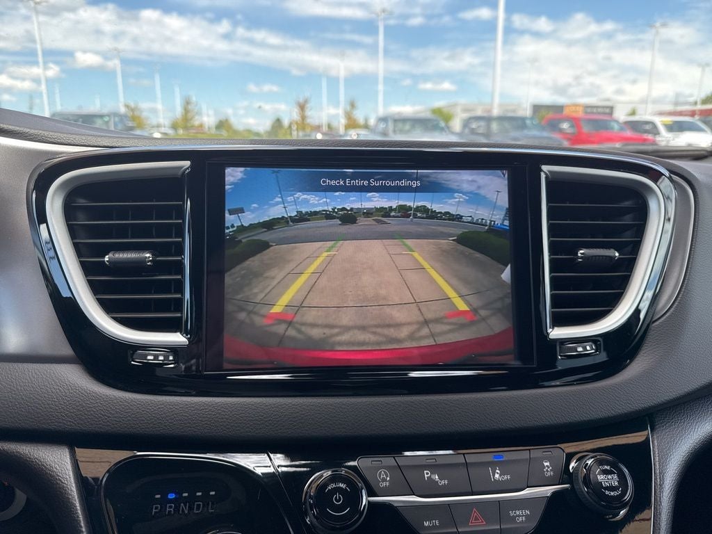 2026 Chrysler Voyager LX