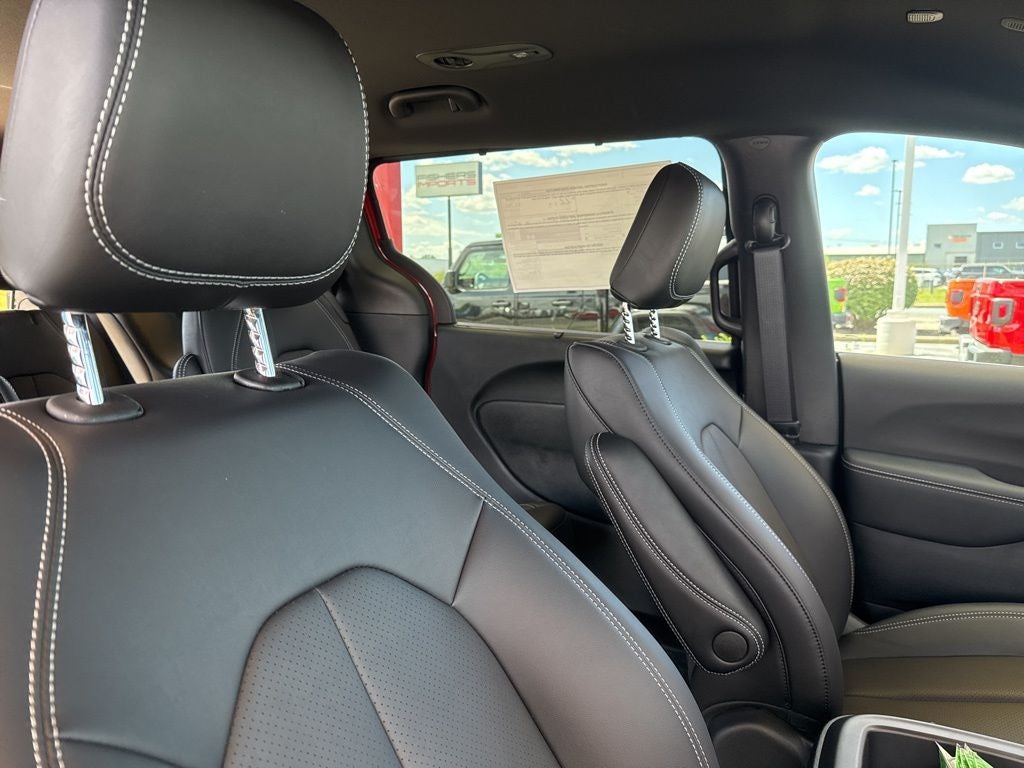 2026 Chrysler Voyager LX