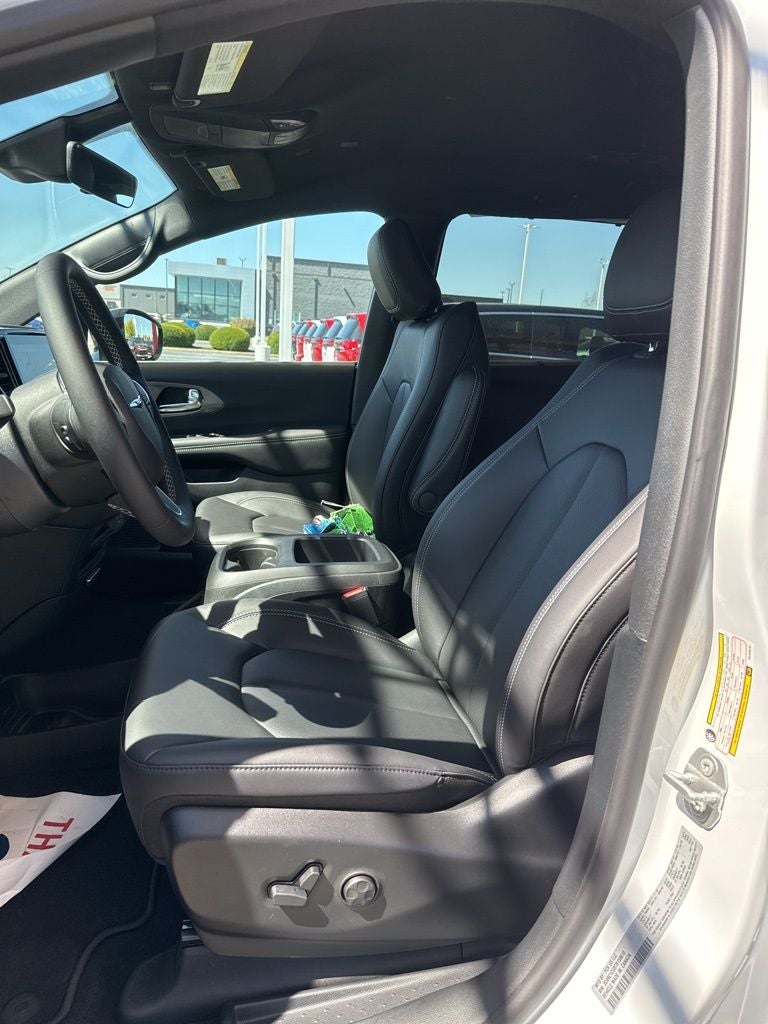 2026 Chrysler Voyager LX