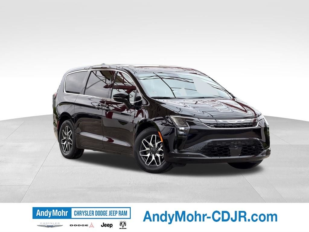2027 Chrysler Pacifica Limited's photo