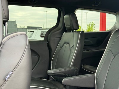 2027 Chrysler Pacifica Limited