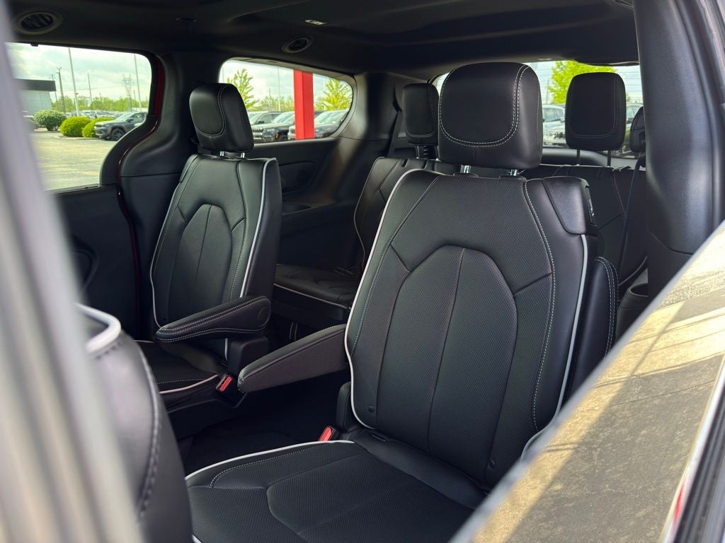 2027 Chrysler Pacifica Limited