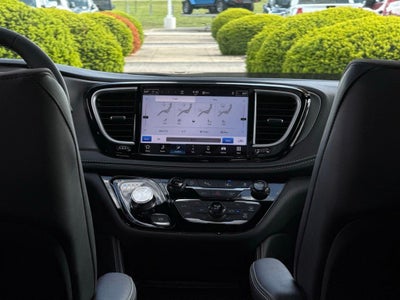 2027 Chrysler Pacifica Limited