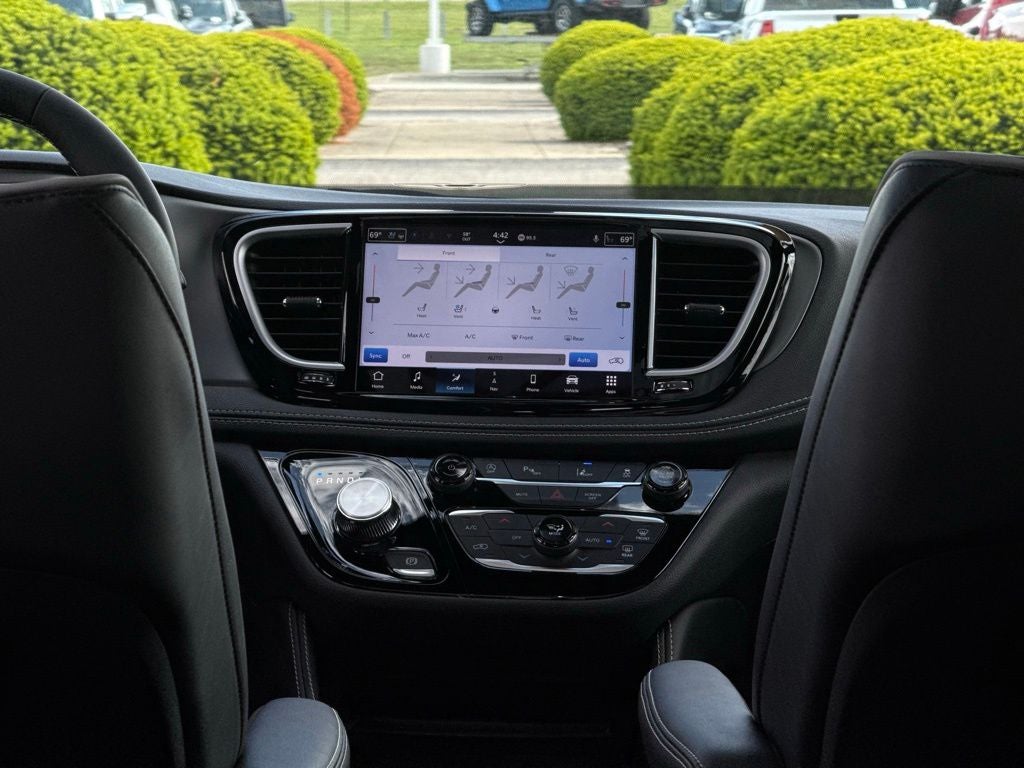 2027 Chrysler Pacifica Limited