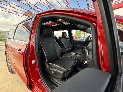 2027 Chrysler Pacifica Limited