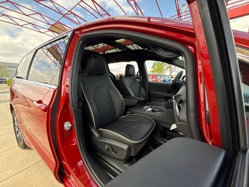 2027 Chrysler Pacifica Limited
